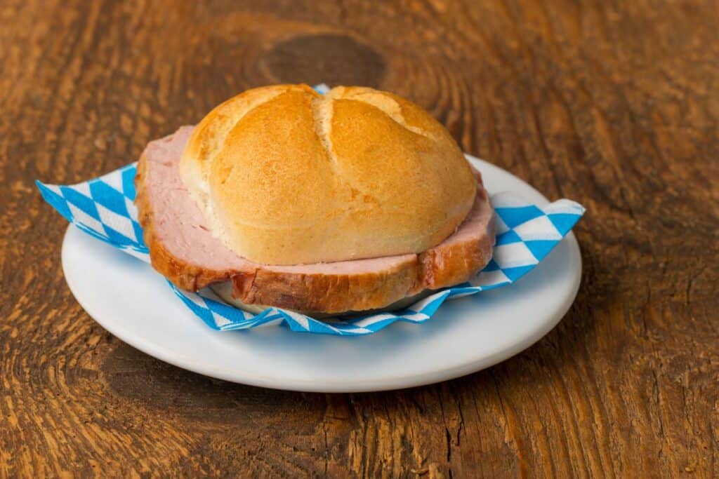 A typical snack with Leberkäse.